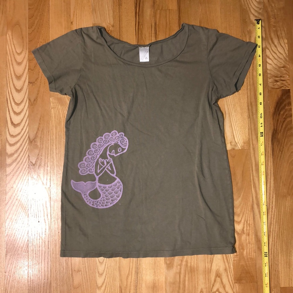 Mermaid Beetlebung Martha’s Vinyard Tee